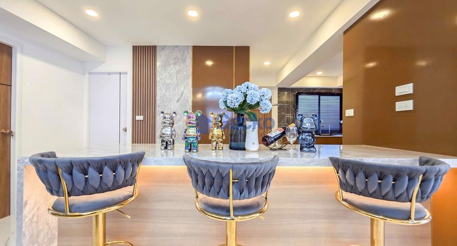 Casa en venta de 5 habitaciones en Bang Lamung, Chonburi