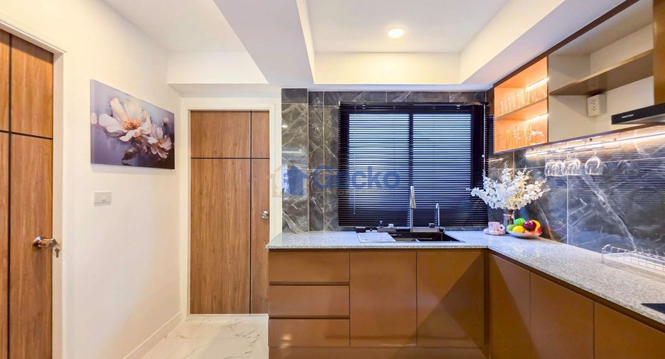 Casa en venta de 5 habitaciones en Bang Lamung, Chonburi