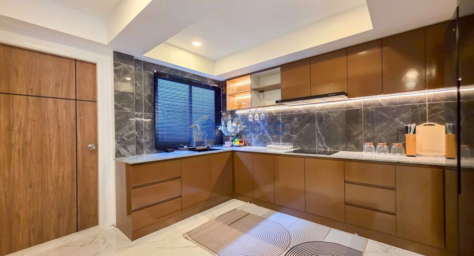 Casa en venta de 5 habitaciones en Bang Lamung, Chonburi
