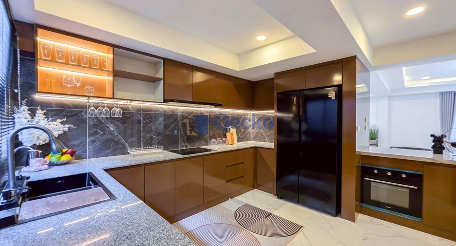 Casa en venta de 5 habitaciones en Bang Lamung, Chonburi