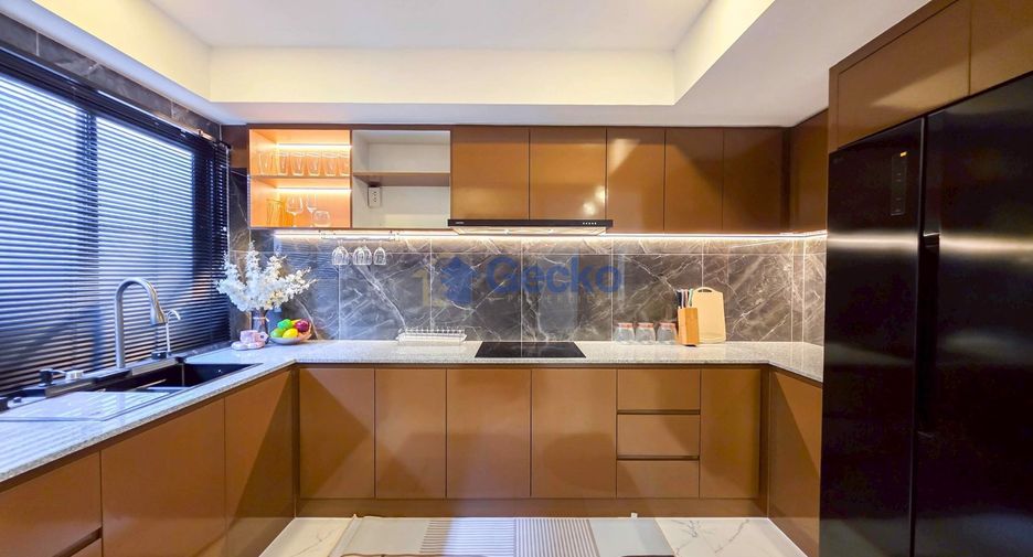 Casa en venta de 5 habitaciones en Bang Lamung, Chonburi