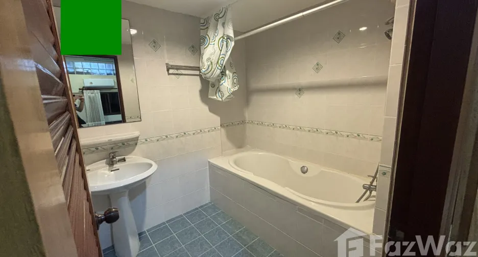 For rent 3 bedrooms apartment in Watthana, Bangkok