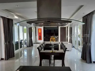À louer 4 chambres maison à Bang Lamung, Chonburi