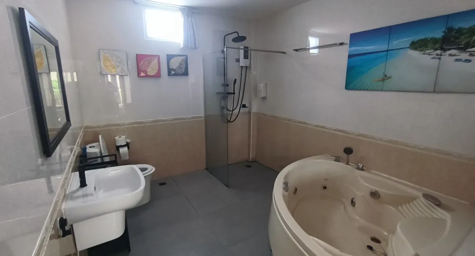 Casa en venta de 8 habitaciones en Thalang, Phuket