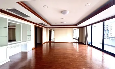 For rent 3 bedrooms condo in Pathum Wan, Bangkok