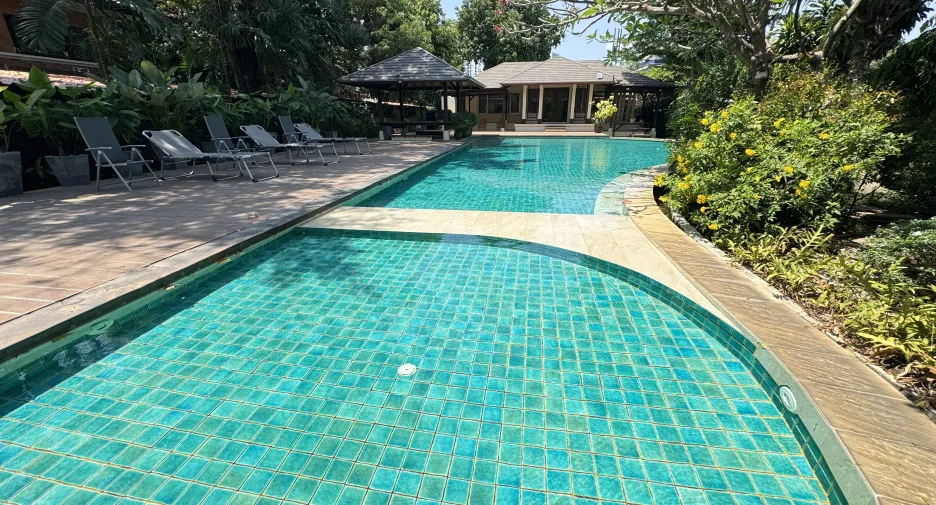 Haus zur Miete mit 5 Zimmer in Huai Khwang, Bangkok