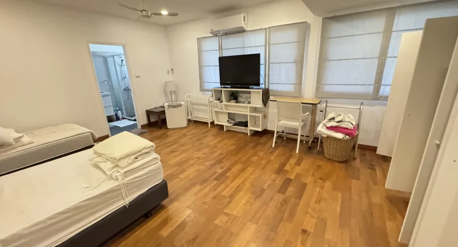 Haus zur Miete mit 5 Zimmer in Huai Khwang, Bangkok