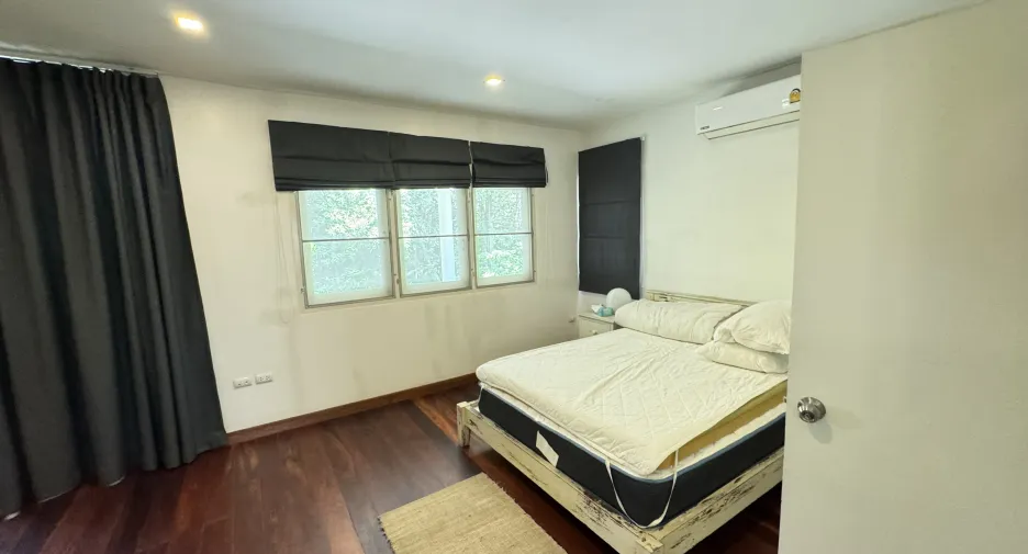 Haus zur Miete mit 5 Zimmer in Huai Khwang, Bangkok