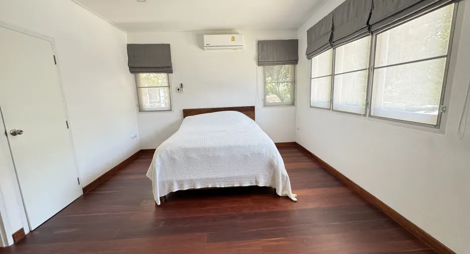 Haus zur Miete mit 5 Zimmer in Huai Khwang, Bangkok