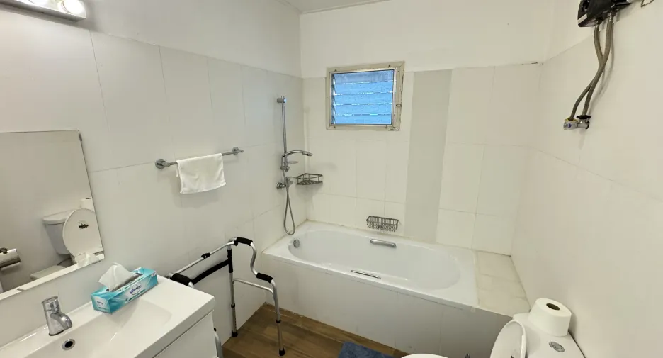 Haus zur Miete mit 5 Zimmer in Huai Khwang, Bangkok