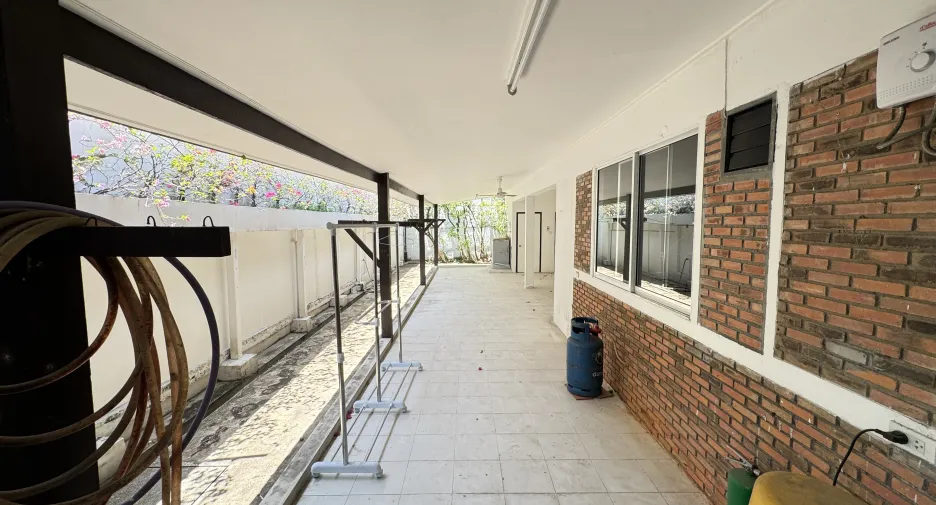 Haus zur Miete mit 5 Zimmer in Huai Khwang, Bangkok