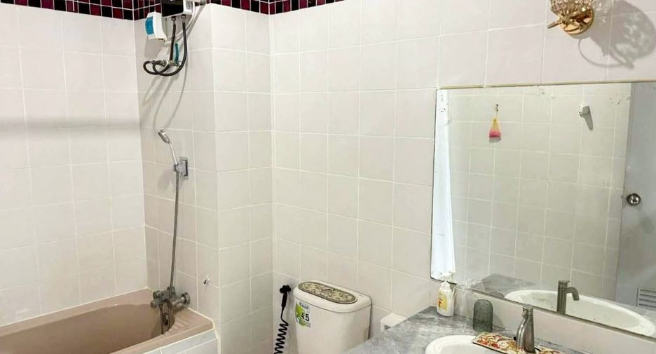 Haus zum Kauf mit 5 Zimmer in Bang Lamung, Chonburi