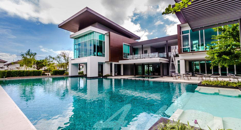 For rent 4 bedrooms house in Mueang Phuket, Phuket