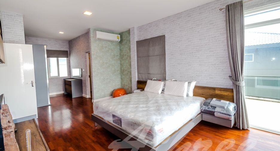 For rent 4 bedrooms house in Mueang Phuket, Phuket