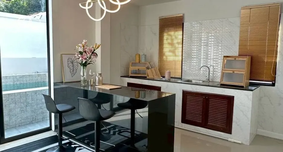 Villa zum Kauf und zur Miete mit 5 Zimmer in Mueang Phuket, Phuket