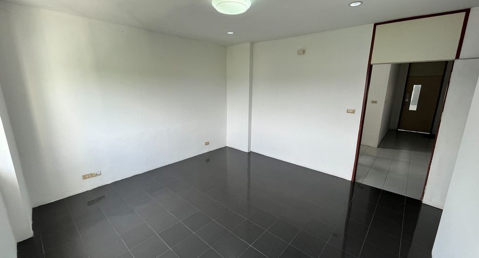 Casa adosada en venta de 5 habitaciones en Prawet, Bangkok