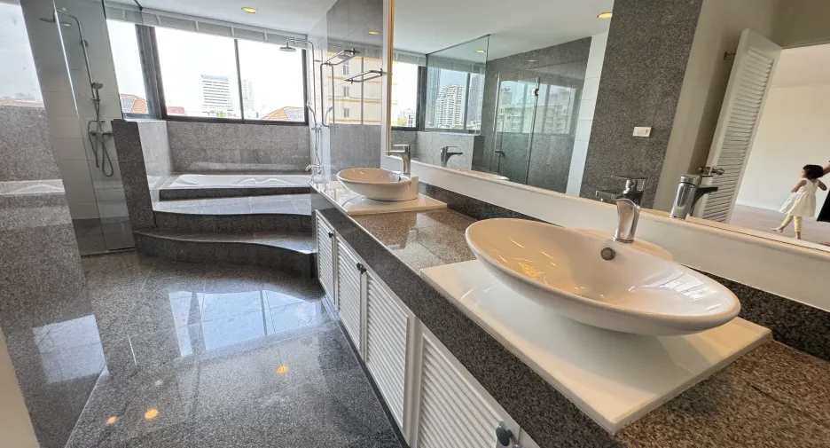 Apartment zur Miete mit 4 Zimmer in Watthana, Bangkok