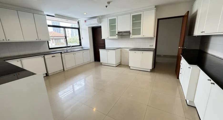 Apartment zur Miete mit 4 Zimmer in Watthana, Bangkok