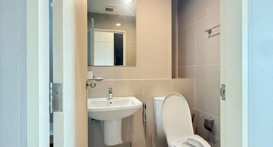 For rent 1 bed condo in Mueang Samut Prakan, Samut Prakan