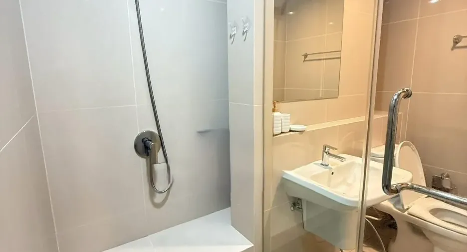 For rent 1 bed condo in Mueang Samut Prakan, Samut Prakan