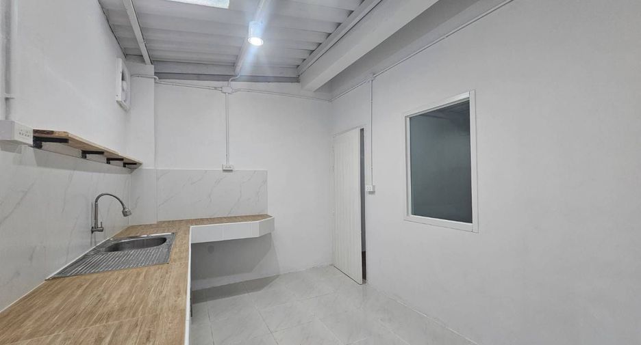 For sale 2 bedrooms townhouse in Bang Kapi, Bangkok