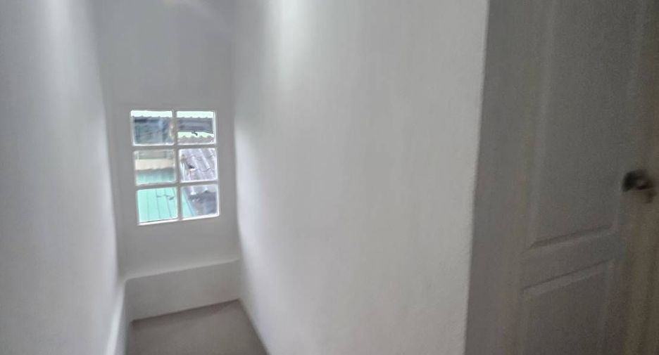 For sale 2 bedrooms townhouse in Bang Kapi, Bangkok