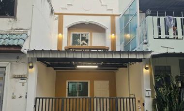 For sale 2 bedrooms townhouse in Bang Kapi, Bangkok