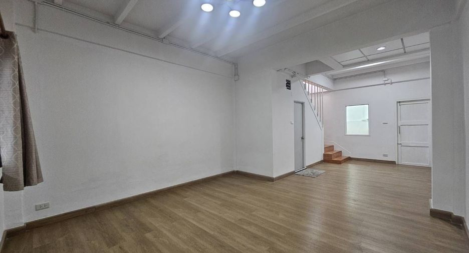 For sale 2 bedrooms townhouse in Bang Kapi, Bangkok