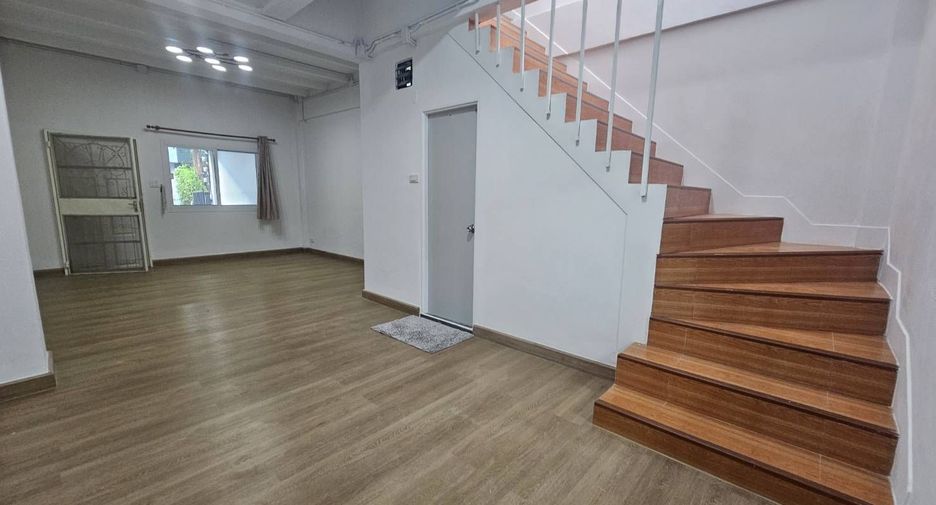 For sale 2 bedrooms townhouse in Bang Kapi, Bangkok