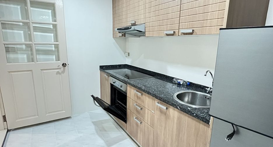 For rent 2 bedrooms condo in Watthana, Bangkok