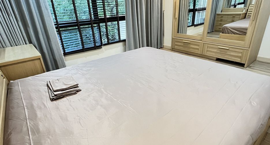 For rent 2 bedrooms condo in Watthana, Bangkok