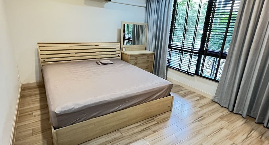 For rent 2 bedrooms condo in Watthana, Bangkok