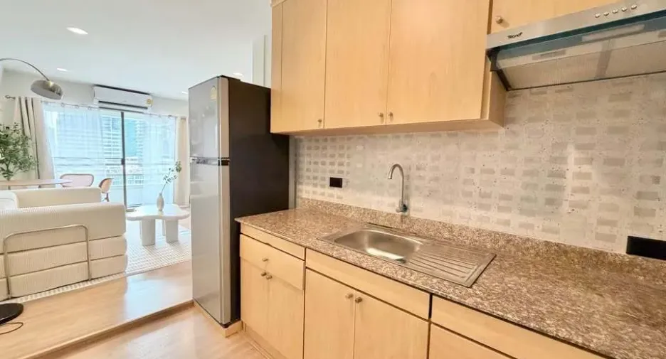 For rent 2 bedrooms condo in Watthana, Bangkok