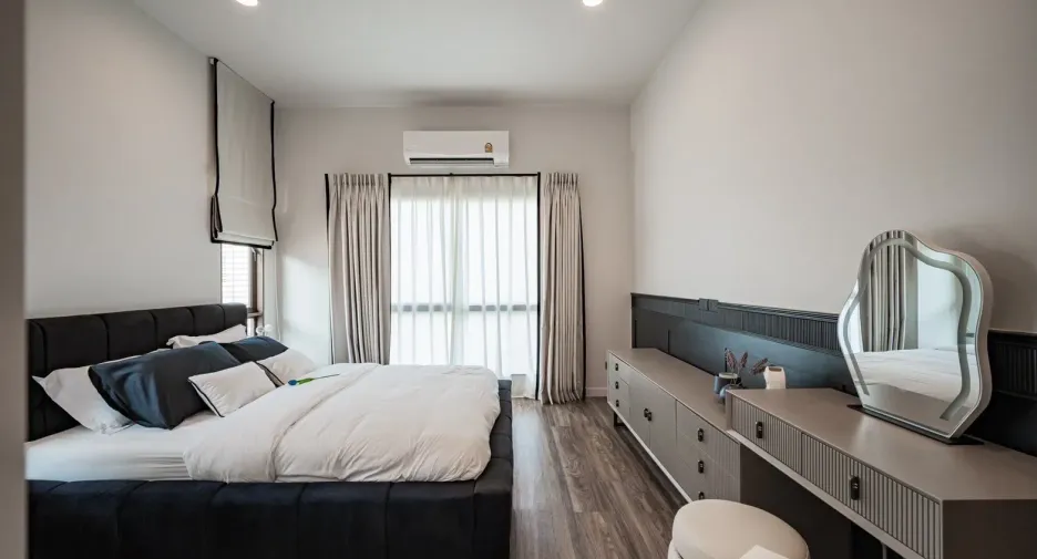 For sale and for rent 4 bedrooms house in Bang Kapi, Bangkok