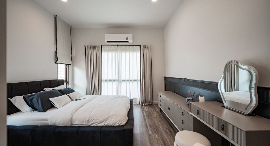 For sale and for rent 4 bedrooms house in Bang Kapi, Bangkok
