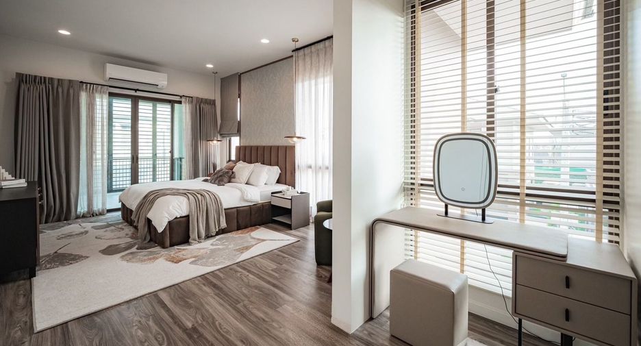 For sale and for rent 4 bedrooms house in Bang Kapi, Bangkok