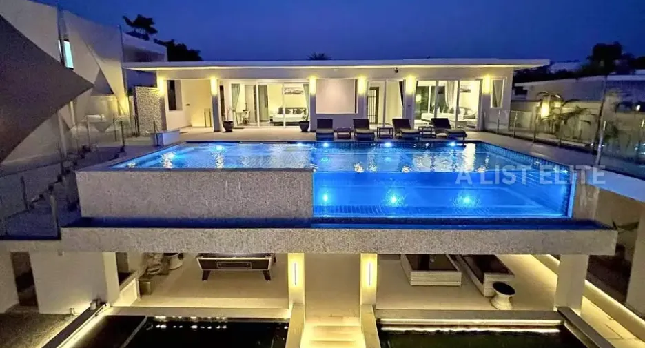Casa en alquiler de 6 habitaciones en Bang Lamung, Chonburi