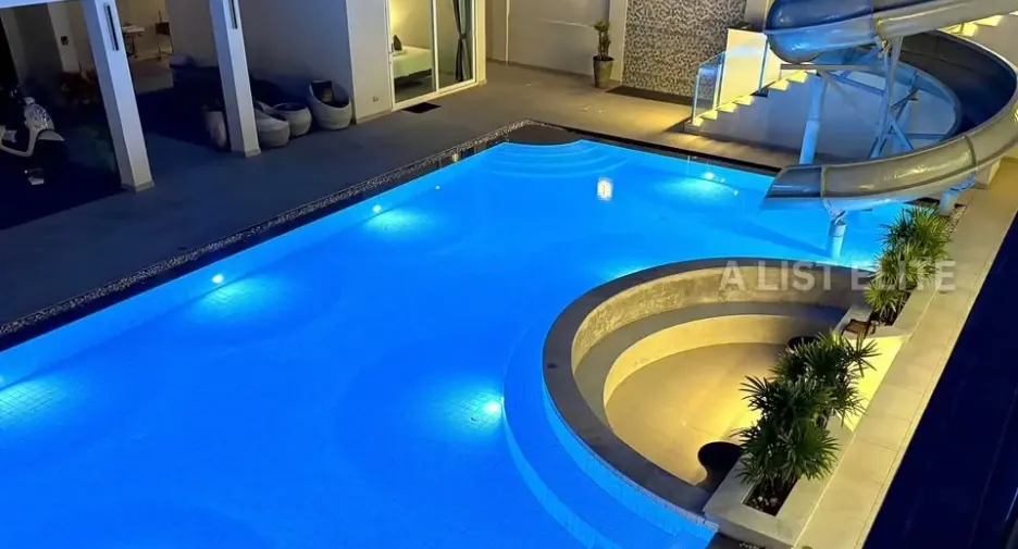 Casa en alquiler de 6 habitaciones en Bang Lamung, Chonburi