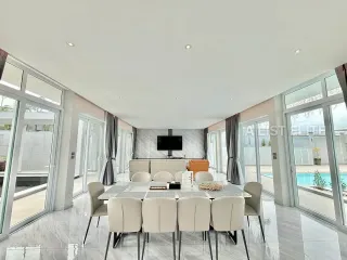 Haus zur Miete mit 6 Zimmer in Bang Lamung, Chonburi