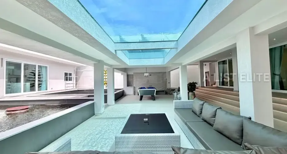 Casa en alquiler de 6 habitaciones en Bang Lamung, Chonburi