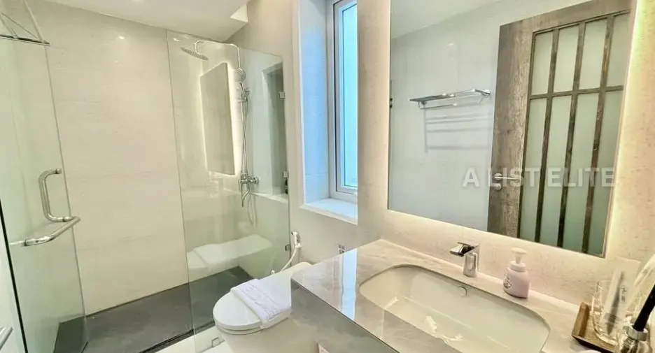 Casa en alquiler de 6 habitaciones en Bang Lamung, Chonburi