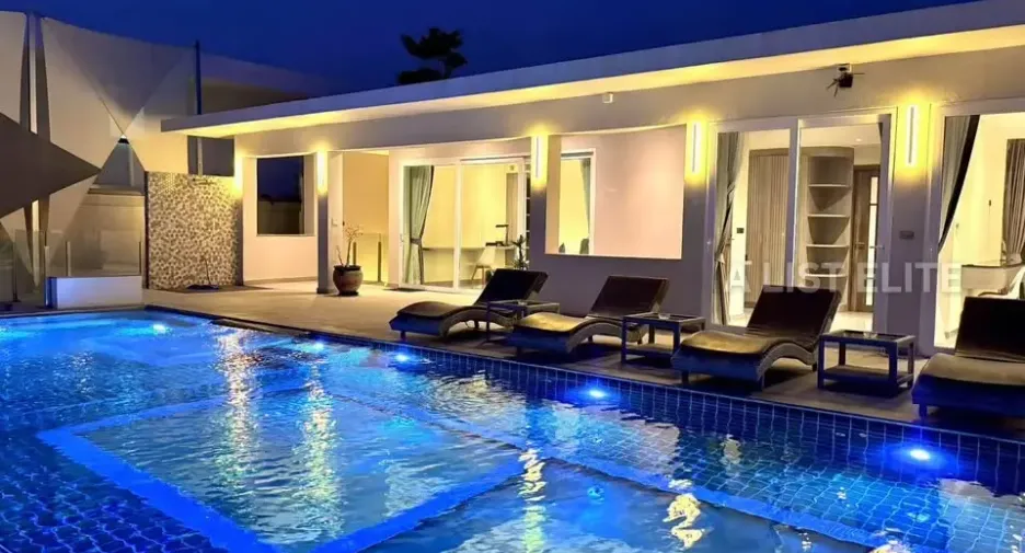 Casa en alquiler de 6 habitaciones en Bang Lamung, Chonburi