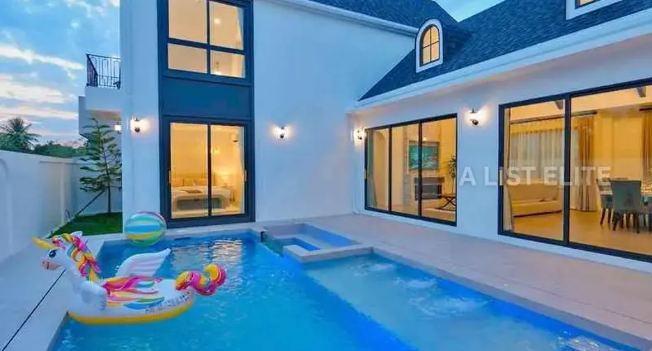 Casa en alquiler de 5 habitaciones en Bang Lamung, Chonburi