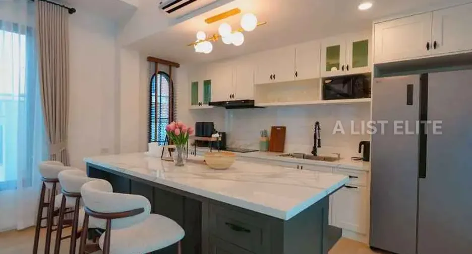 Casa en alquiler de 5 habitaciones en Bang Lamung, Chonburi