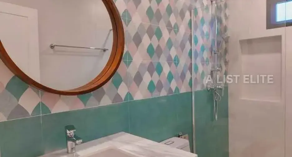 Casa en alquiler de 5 habitaciones en Bang Lamung, Chonburi
