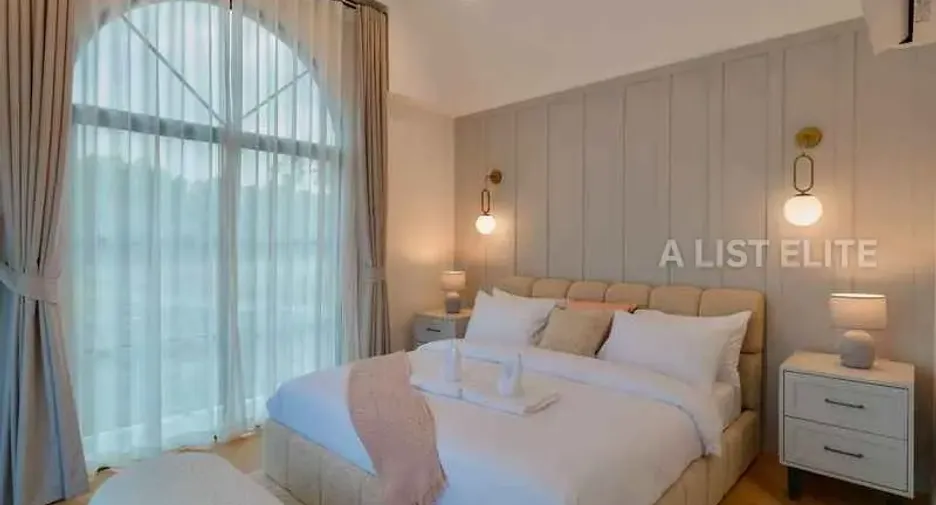 Casa en alquiler de 5 habitaciones en Bang Lamung, Chonburi