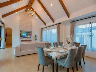 Haus zur Miete mit 5 Zimmer in Bang Lamung, Chonburi
