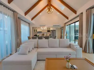 Haus zur Miete mit 5 Zimmer in Bang Lamung, Chonburi
