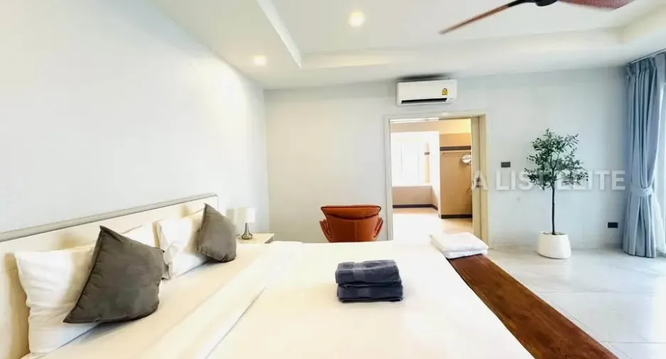 Casa en alquiler de 5 habitaciones en Bang Lamung, Chonburi