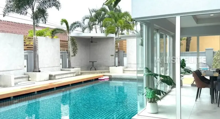 Casa en alquiler de 5 habitaciones en Bang Lamung, Chonburi
